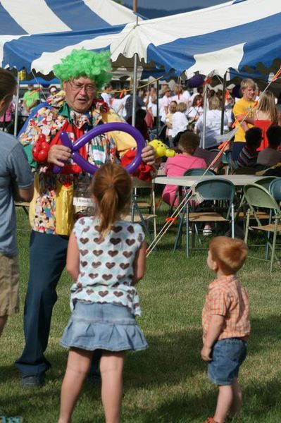 The Balloon Man entertains. Photo by LibbyMT.com.