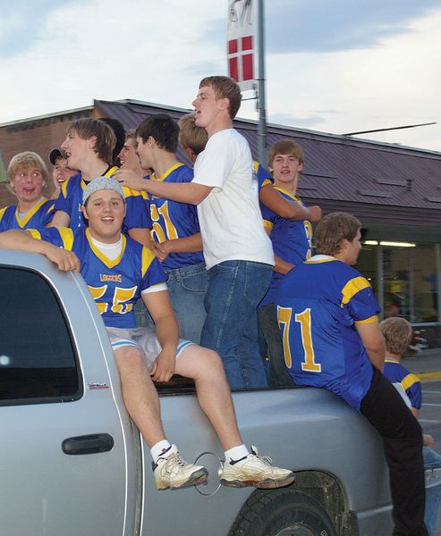 Football players. Photo by Kootenai Valley Record.