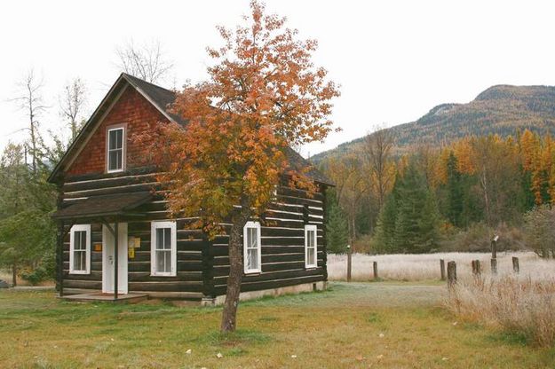 Historic Bull River Ranger Station. Photo by Maggie Craig, LibbyMT.com.