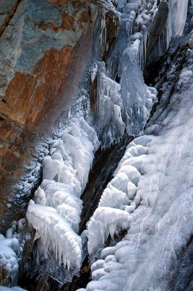 Ice along the highway. Photo by LibbyMT.com.