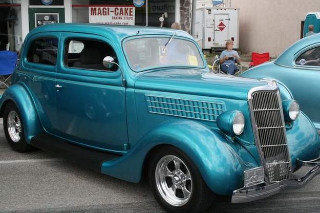 1935 Ford 2 Door Sedan