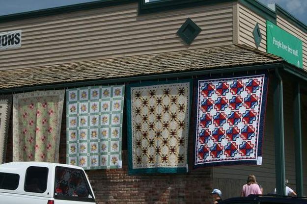 Some downtown quilts. Photo by LibbyMT.com.