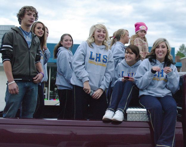 LHS cheerleaders. Photo by Kootenai Valley Record.