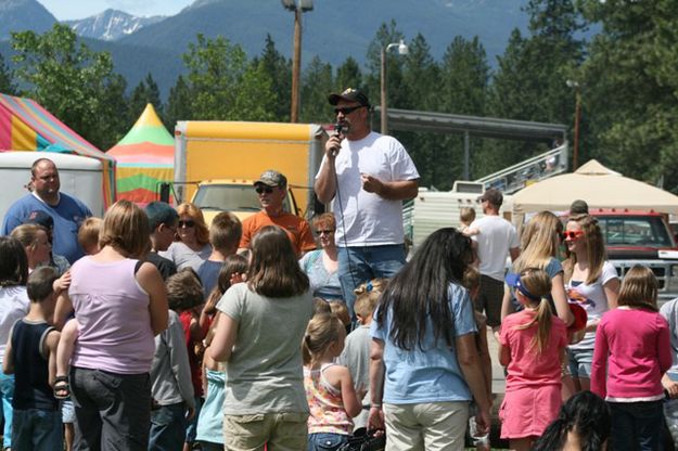 Ping pong ball drop for kids. Photo by LibbyMT.com.