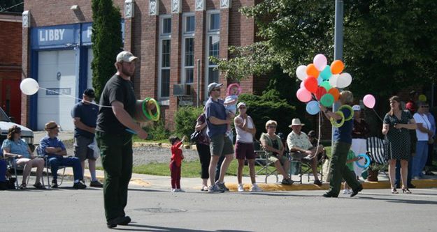 The Forest Service hands out balloons and flying rings. Photo by LibbyMT.com.