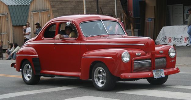 1942 Ford. Photo by LibbyMT.com.