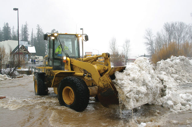 Clearing Snow. Photo by Kootenai Valley Record.