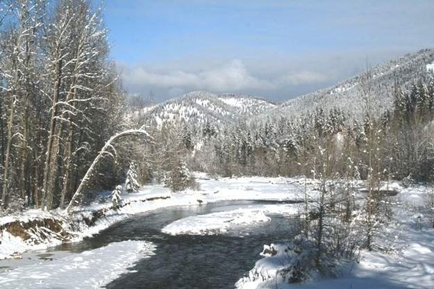 Looking downstream. Photo by LibbyMT.com.