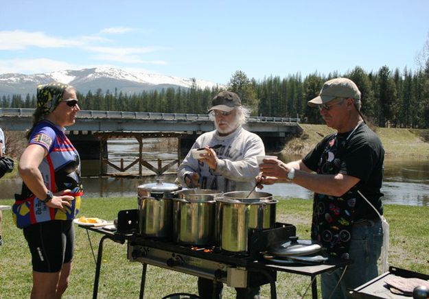 Duane and Randy serve soup. Photo by LibbyMT.com.