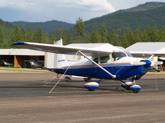 Cessna 182. Photo by Duane Williams, KLCB-KTNY Radio.