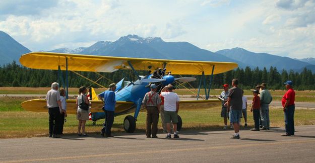 The 1940 Stearman draws a crowd. Photo by LibbyMT.com.