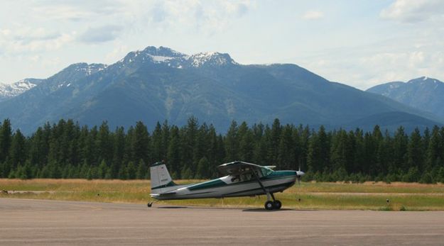 Cessna C-180 Skywagon. Photo by LibbyMT.com.