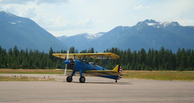 Here comes the Stearman. Photo by LibbyMT.com.