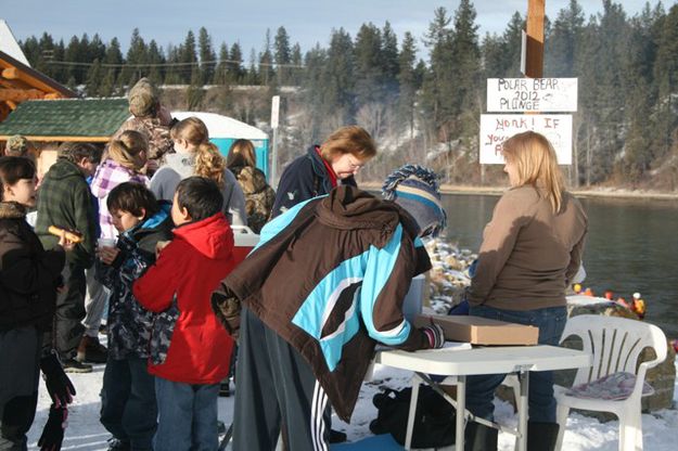 Signing in. Photo by LibbyMT.com.