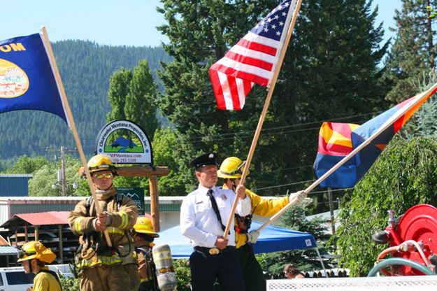 Flag Bearers. Photo by Dawn Ballou, LibbyMT.com.