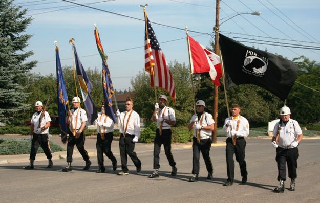 The parade begins. Photo by LibbyMT.com.