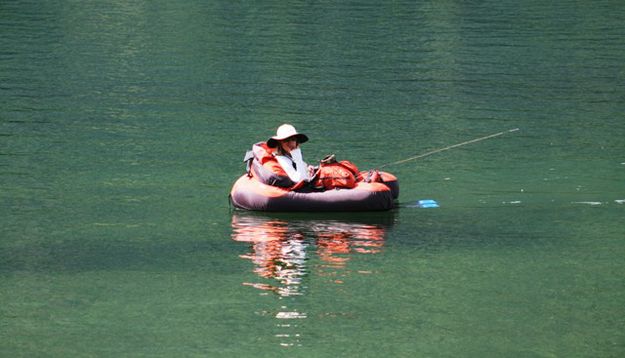 Relaxing on Bull Lake. Photo by LibbyMT.com.