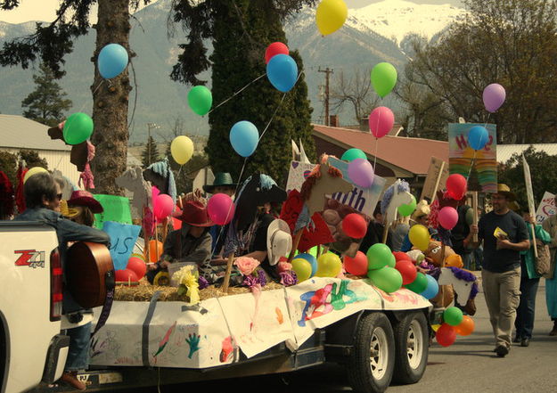 Parade Color. Photo by LibbyMT.com.