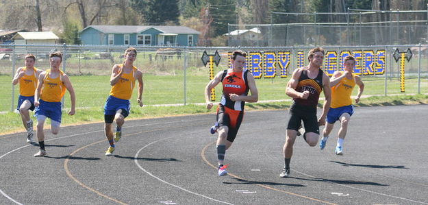 Boys' 200. Photo by LibbyMT.com.