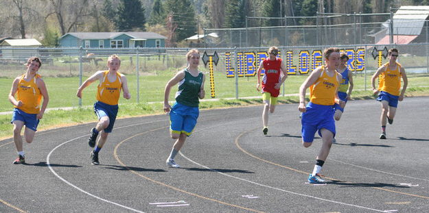 Boys' 200. Photo by LibbyMT.com.