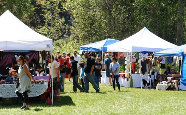 The vendors offered wares. Photo by LibbyMT.com.