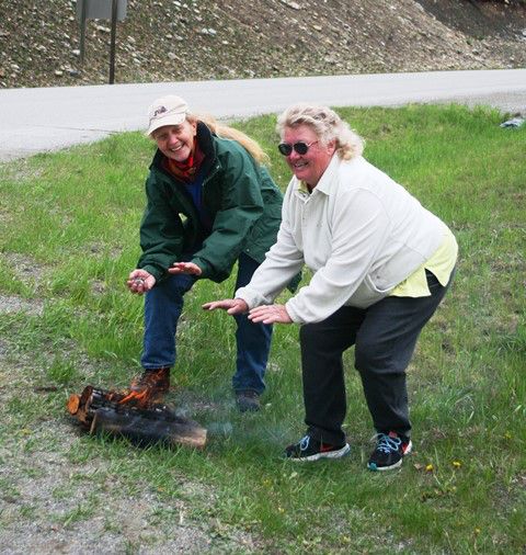 Cindy and Linda had their fire. Photo by LibbyMT.com.