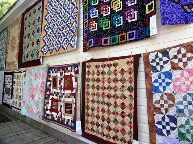 Large quilts on display. Photo by LibbyMT.com.