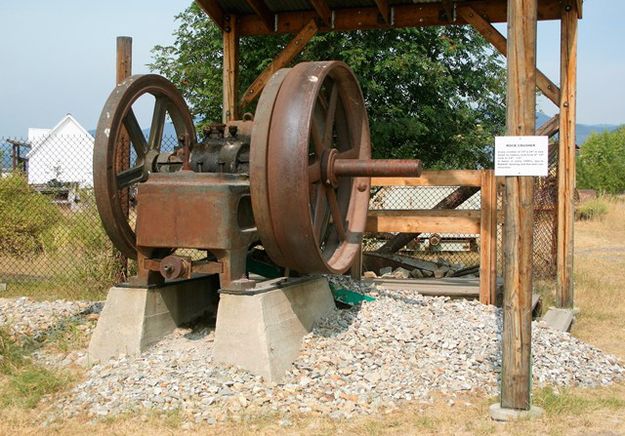 Rock crusher. Photo by LibbyMT.com.