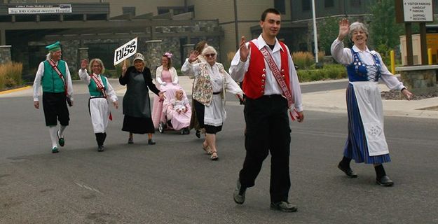 Bunad parade. Photo by LibbyMT.com.