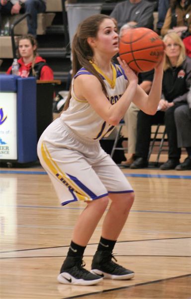 Alli sets up for a foul shot. Photo by LibbyMT.com.