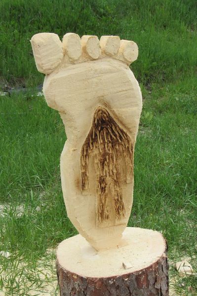 Chainsaw carving. Photo by LibbyMT.com.