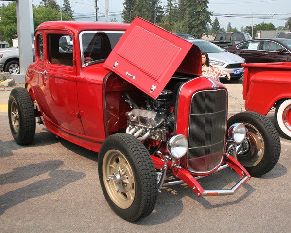 1932 Ford 5-window coupe. Photo by LibbyMT.com.