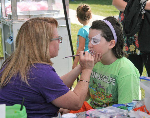 Face painting. Photo by LibbyMT.com.
