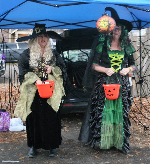 The witches are IN. Photo by LibbyMT.com.