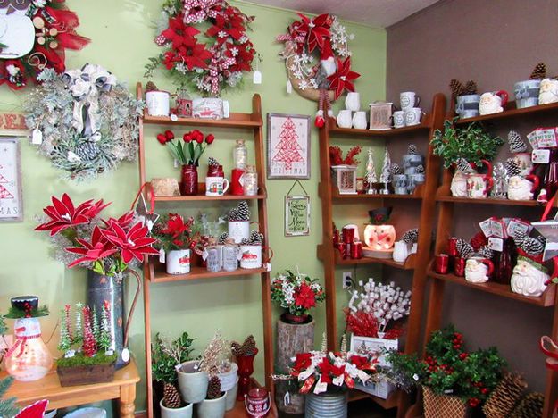 Wreaths,  centerpieces, mugs, wall art. Photo by LibbyMT.com.