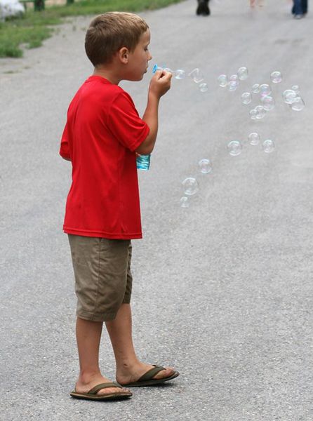 Trail of bubbles. Photo by LibbyMT.com.