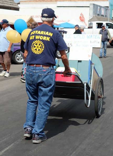 Rotary provided water. Photo by LibbyMT.com.