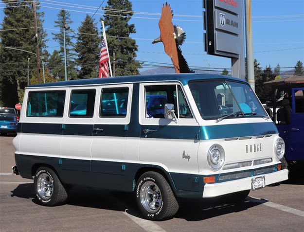 1966 Dodge van. Photo by LibbyMT.com.