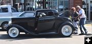 Unloading the 1932 Ford coupe. Photo by LibbyMT.com.