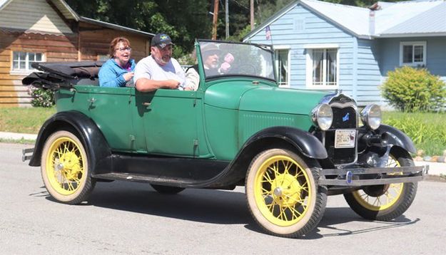 A stylish Ford. Photo by LibbyMT.com.