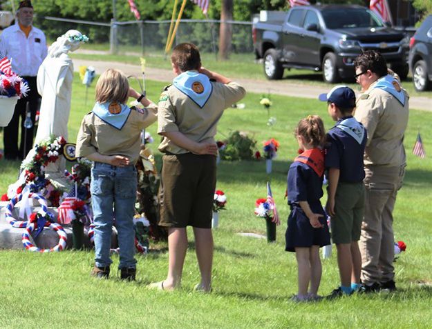Boy Scouts and Cub Scouts. Photo by LibbyMT.com.