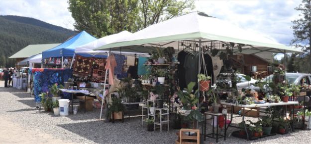 Vendors. Photo by LibbyMT.com.