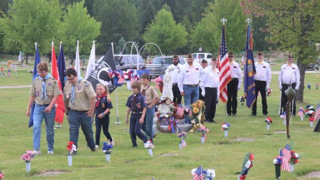<center>Boy Scouts</center <center>and Cub Scouts</center>. Photo by LibbyMT.com.