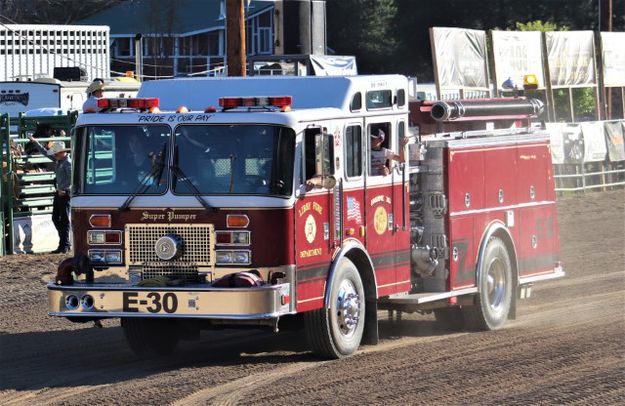 Salute to first responders. Photo by LibbyMT.com.