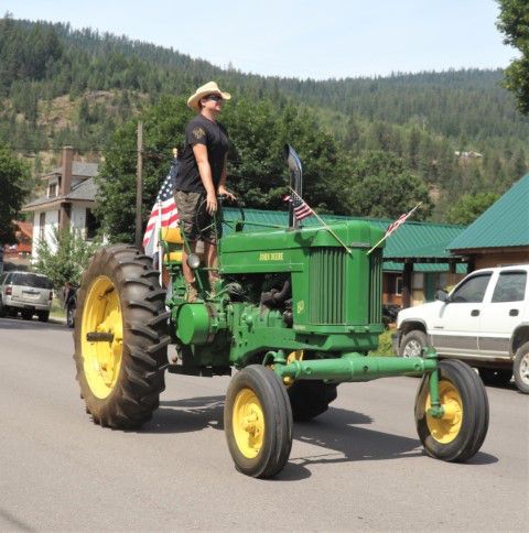 Runs like a Deere. Photo by LibbyMT.com.
