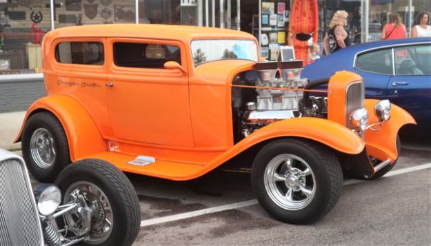 1932 Ford sedan. Photo by LibbyMT.com.