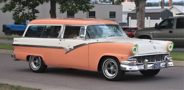 Ford Parklane wagon. Photo by LibbyMT.com.