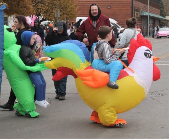 Rooster ride. Photo by LibbyMT.com.