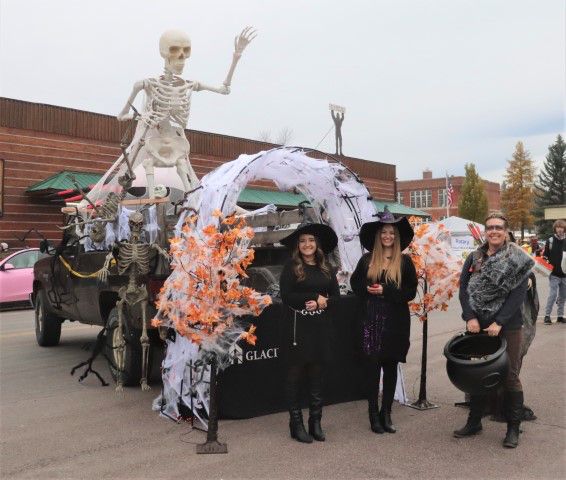 Glacier Bank crew. Photo by LibbyMT.com.