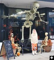 <center>Photo op at</center> <center>Managhan's Furniture</center>. Photo by LibbyMT.com.